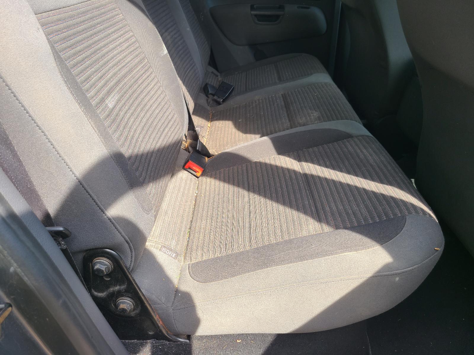View Volkswagen Amarok 2012  