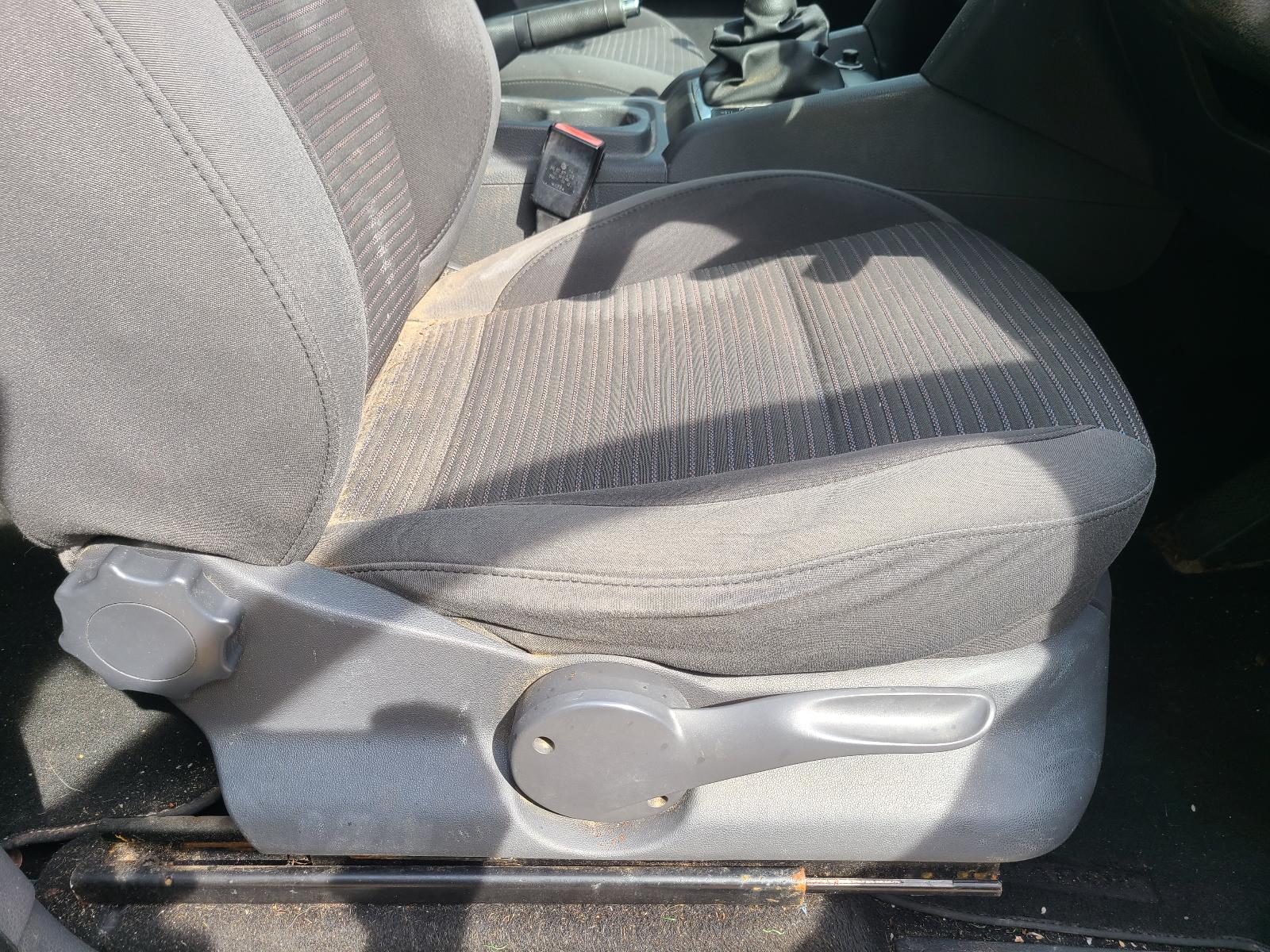 View Volkswagen Amarok 2012  