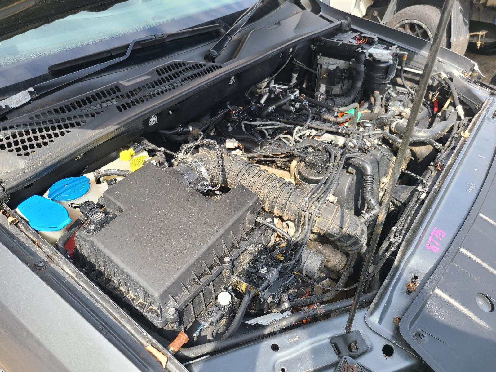 View Volkswagen Amarok 2012  