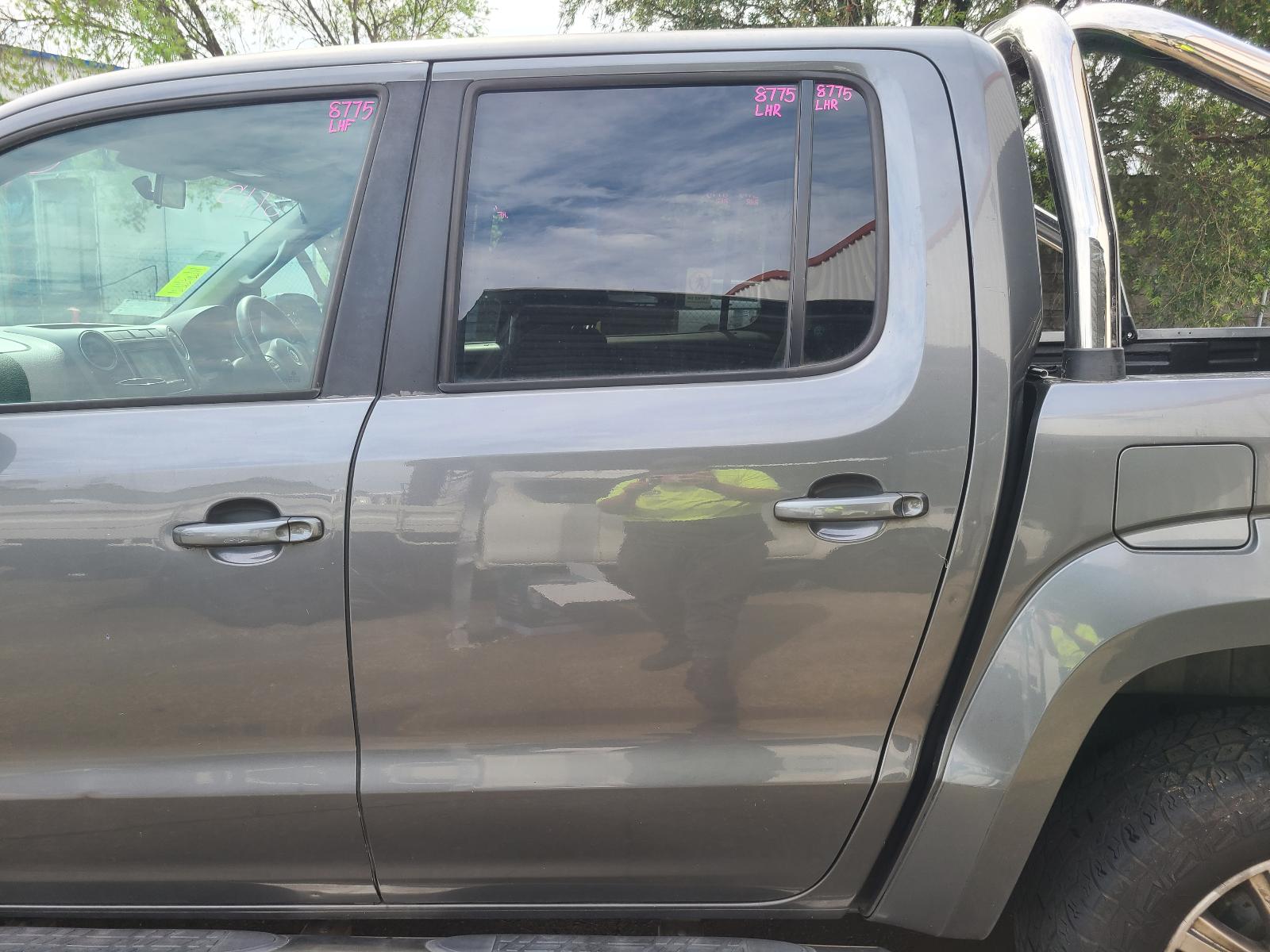 View Volkswagen Amarok 2012  