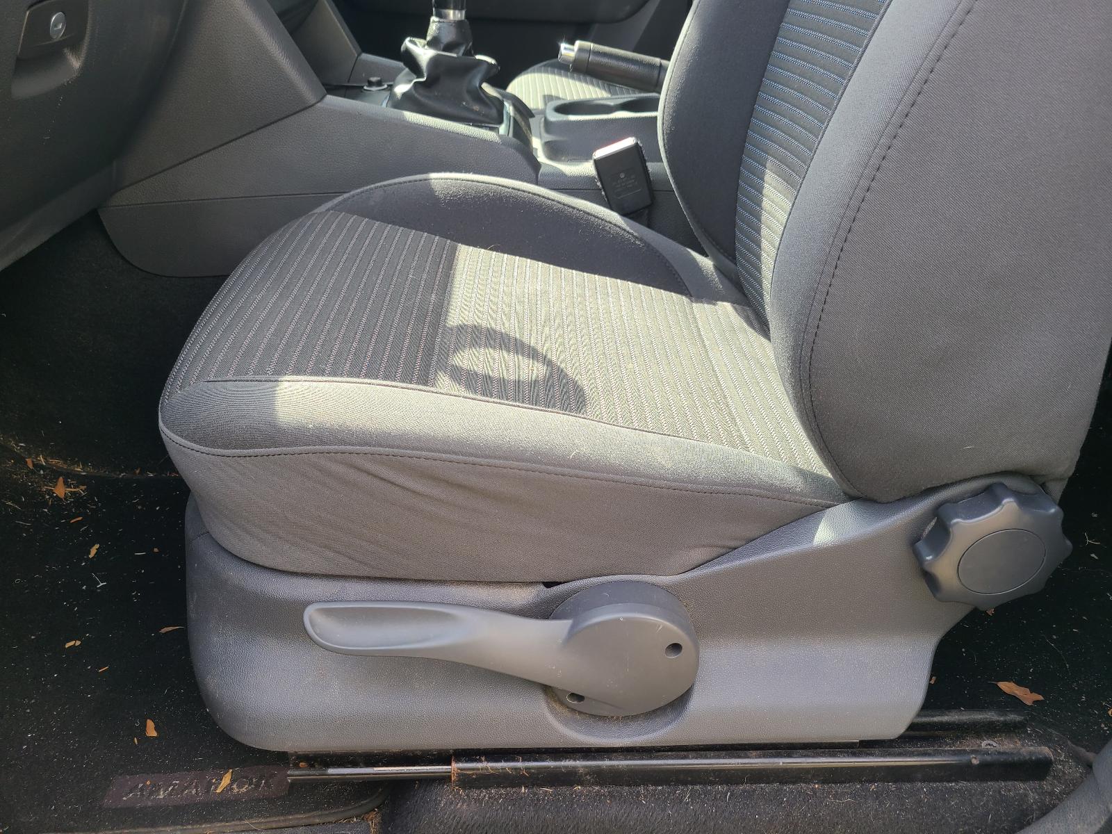View Volkswagen Amarok 2012  