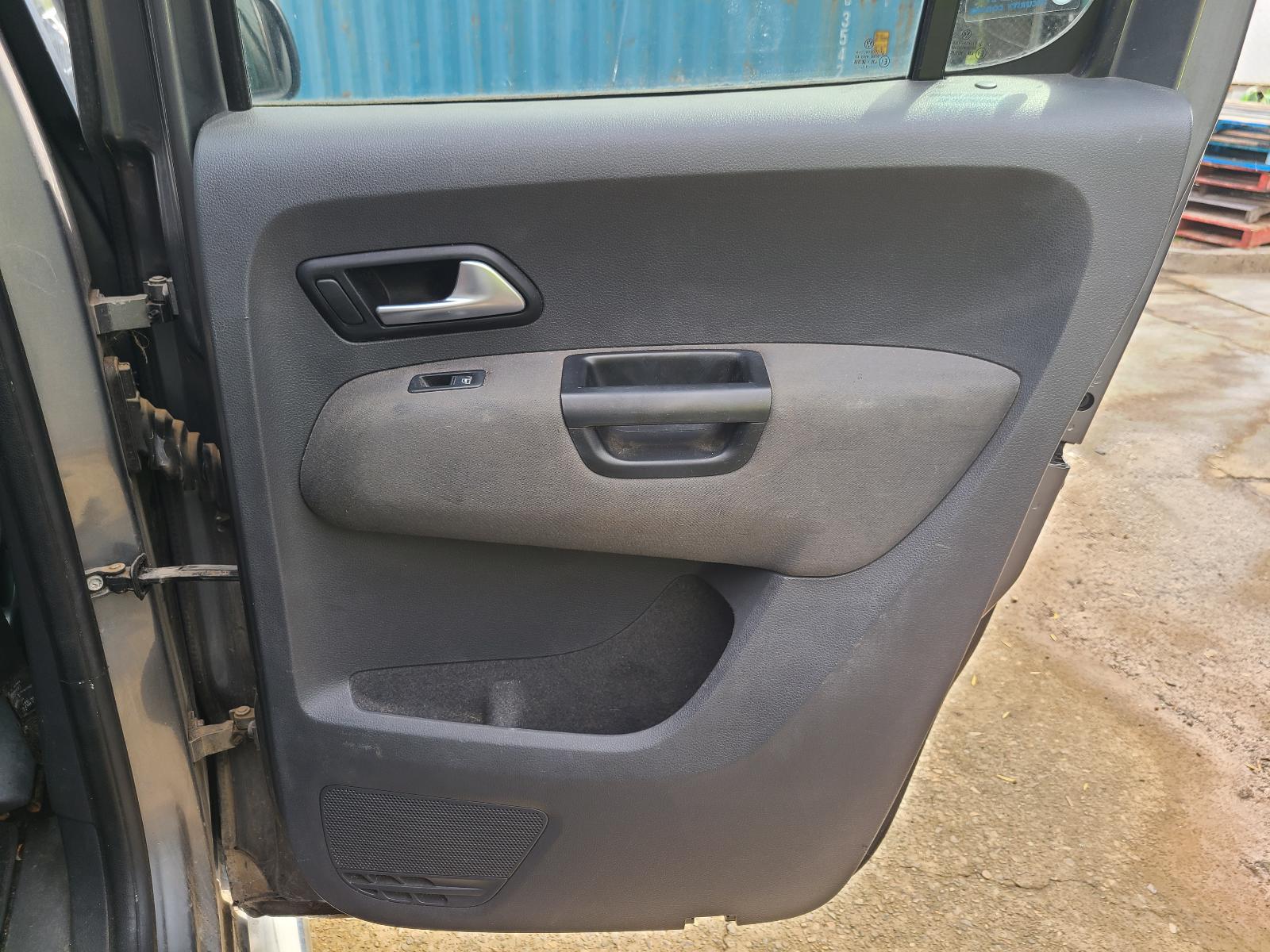 View Volkswagen Amarok 2012  