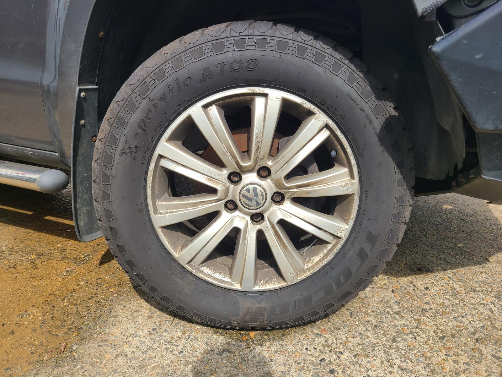 View Volkswagen Amarok 2012  