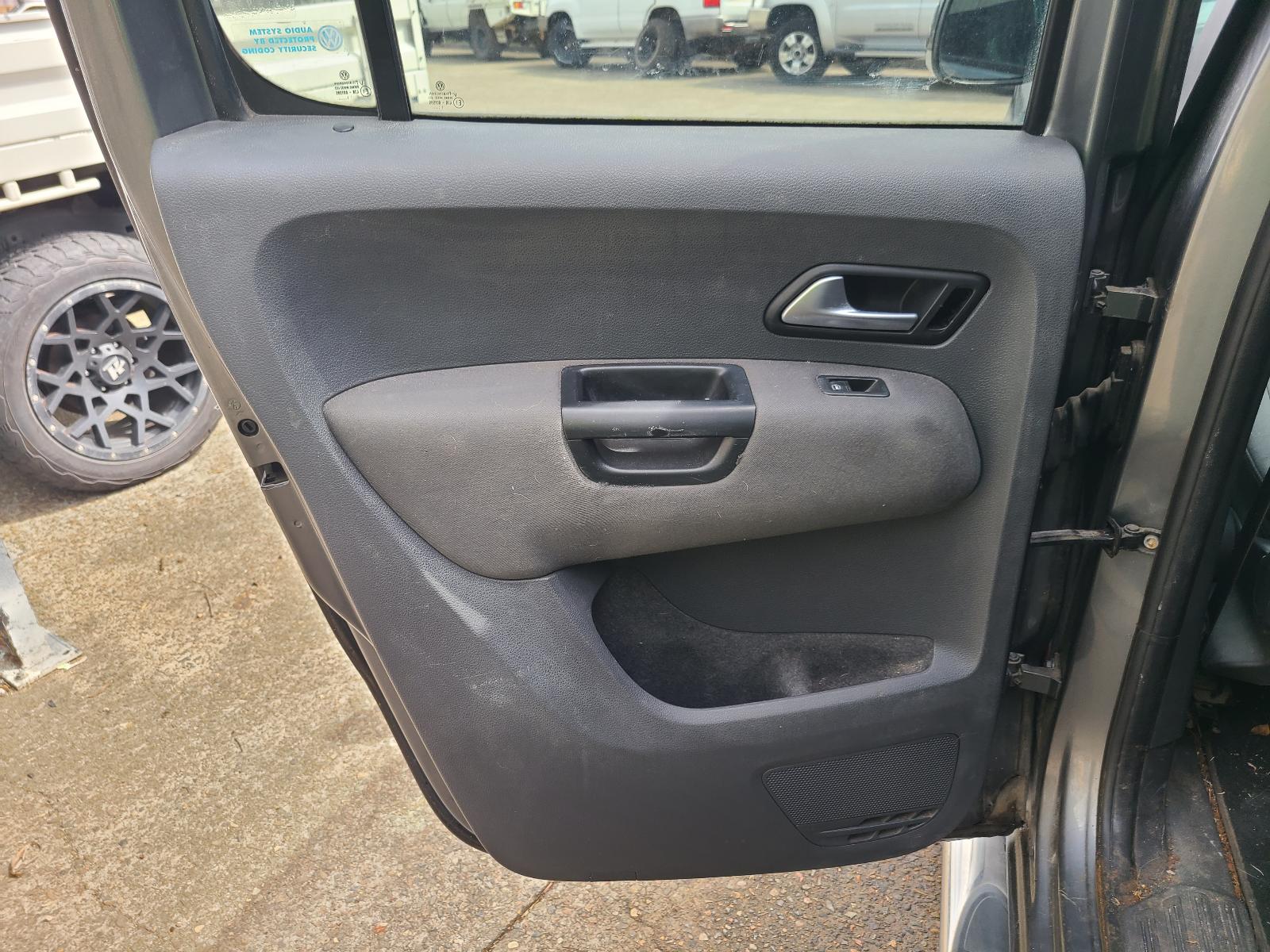 View Volkswagen Amarok 2012  