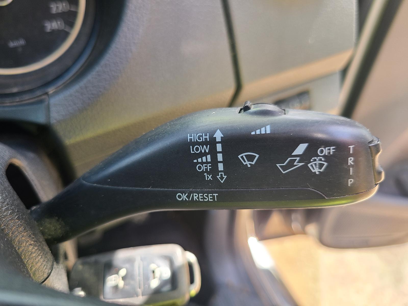 View Volkswagen Amarok 2012  