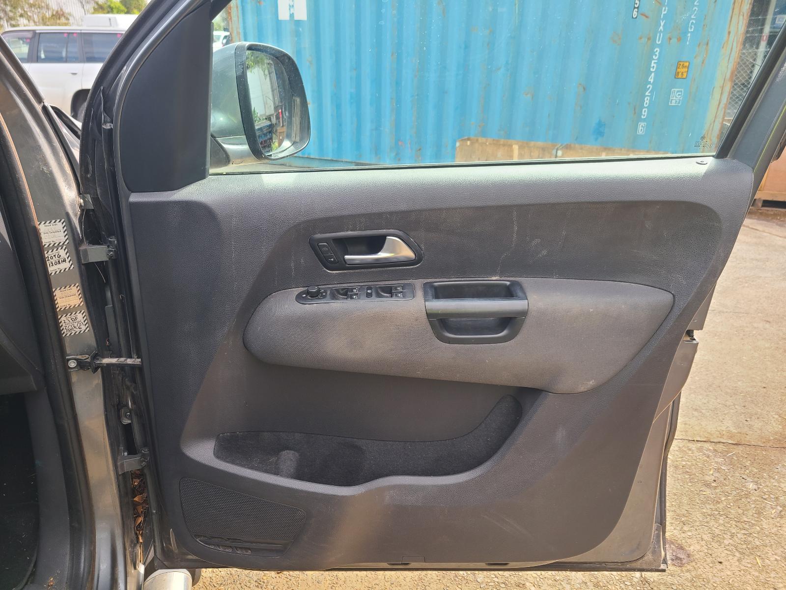 View Volkswagen Amarok 2012  