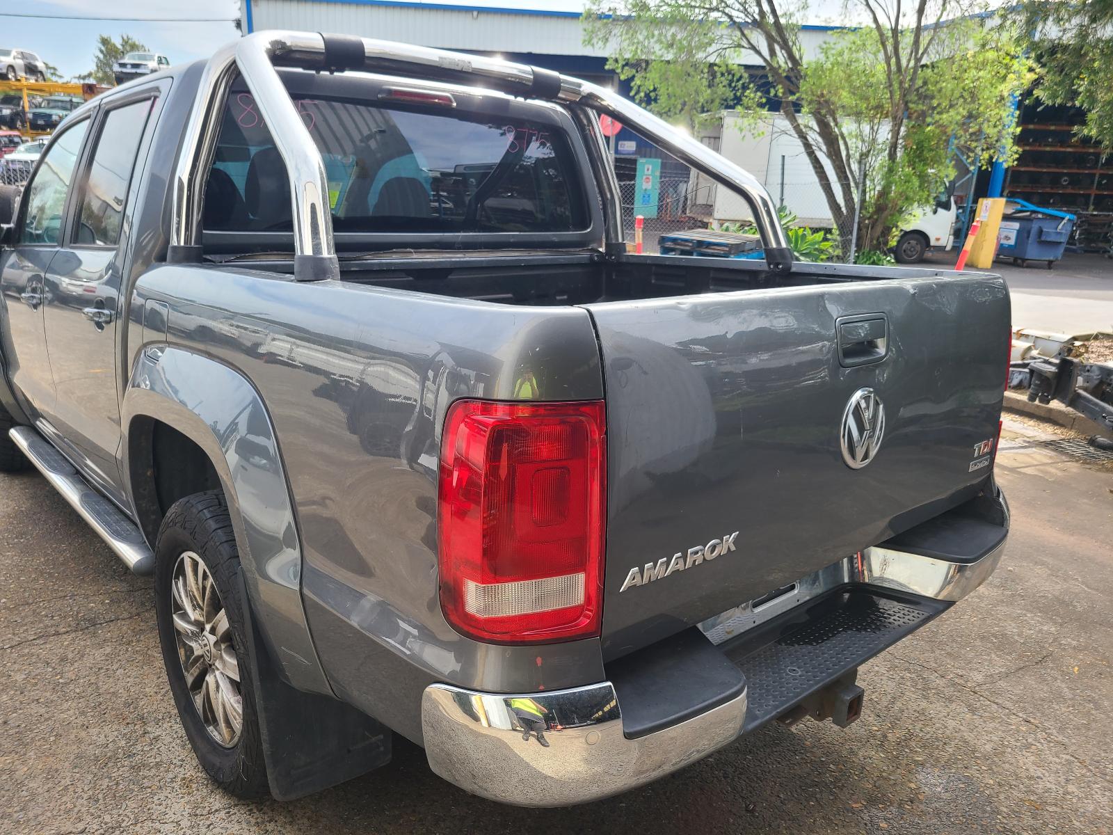 View Volkswagen Amarok 2012  