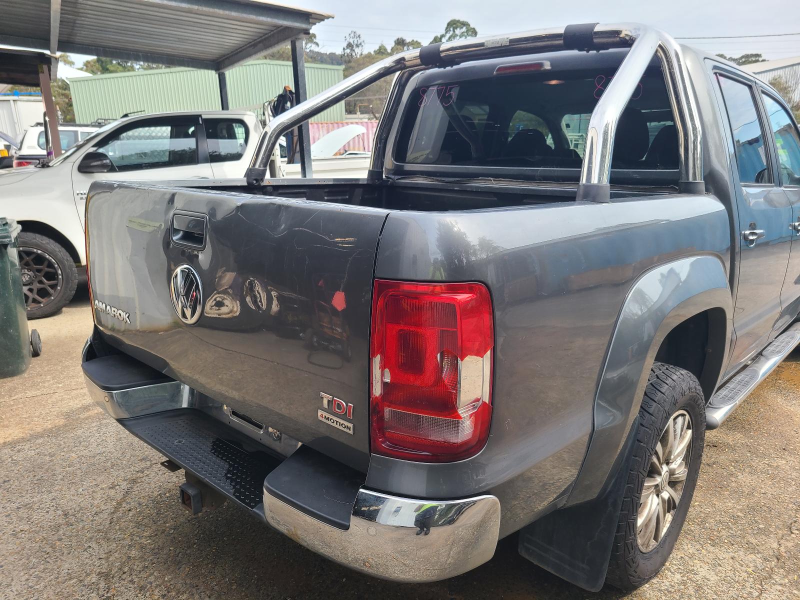 View Volkswagen Amarok 2012  