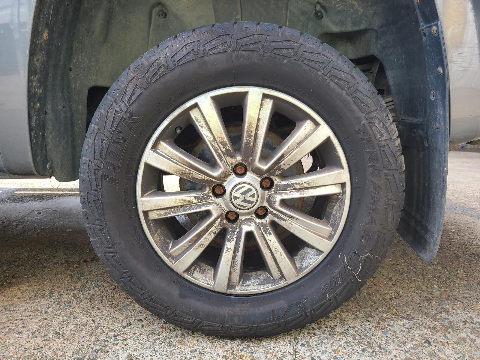 View Volkswagen Amarok 2012  