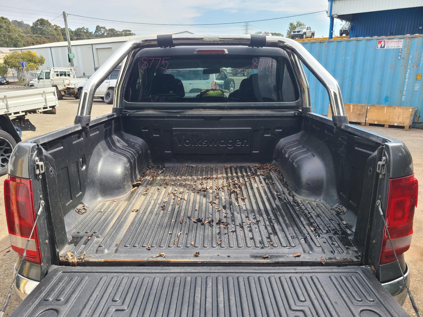 View Volkswagen Amarok 2012  