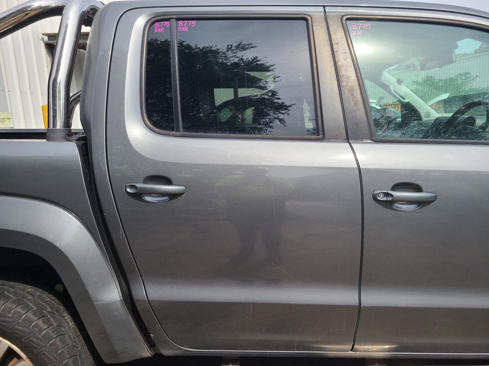 View Volkswagen Amarok 2012  