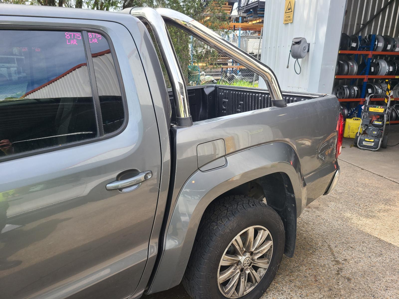 View Volkswagen Amarok 2012  