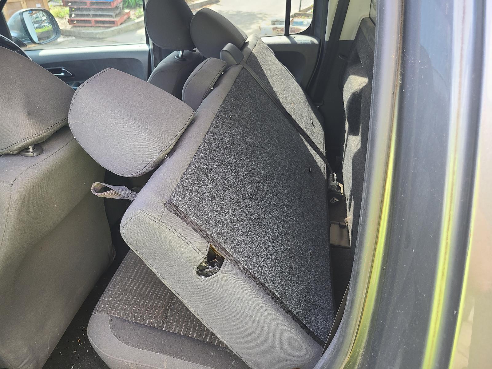 View Volkswagen Amarok 2012  