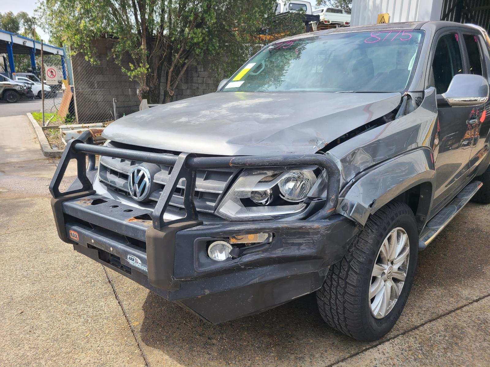 View Volkswagen Amarok 2012  