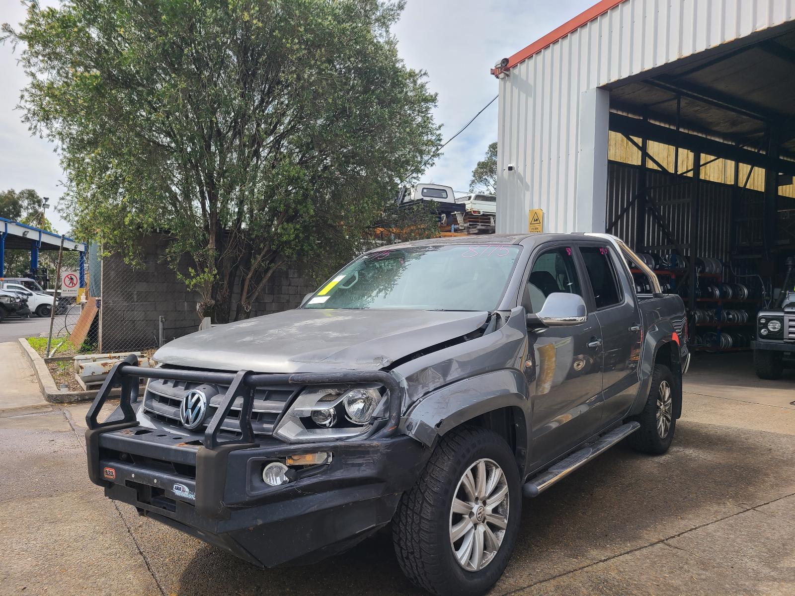 View Volkswagen Amarok 2012  