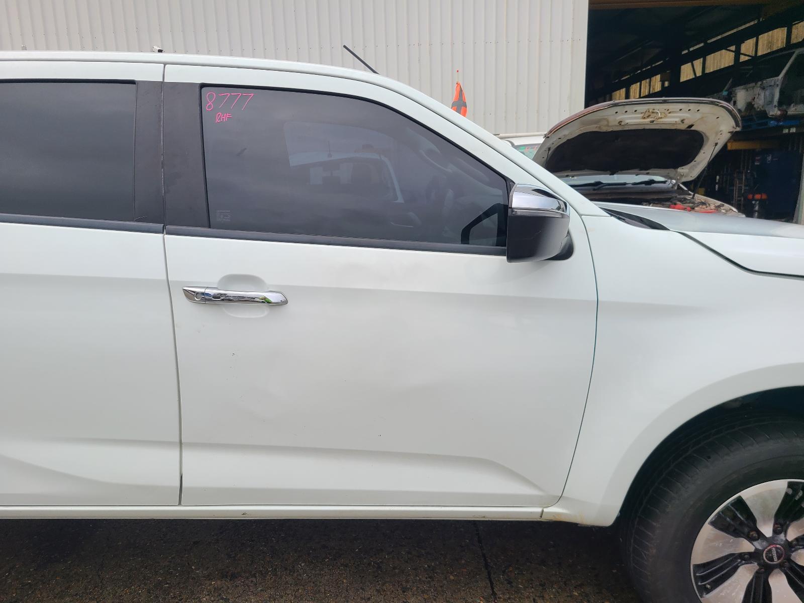 View Auto part Reverse Camera Isuzu Dmax 2022