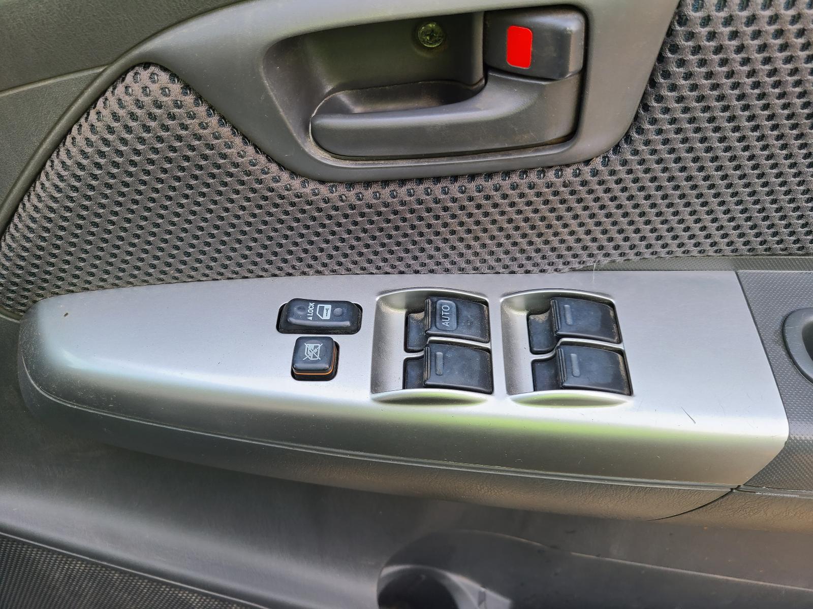 View Toyota Hilux 2013  