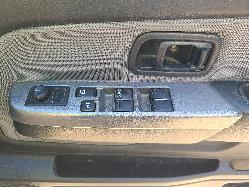 View Nissan Navara 2004 4 Door Utility
