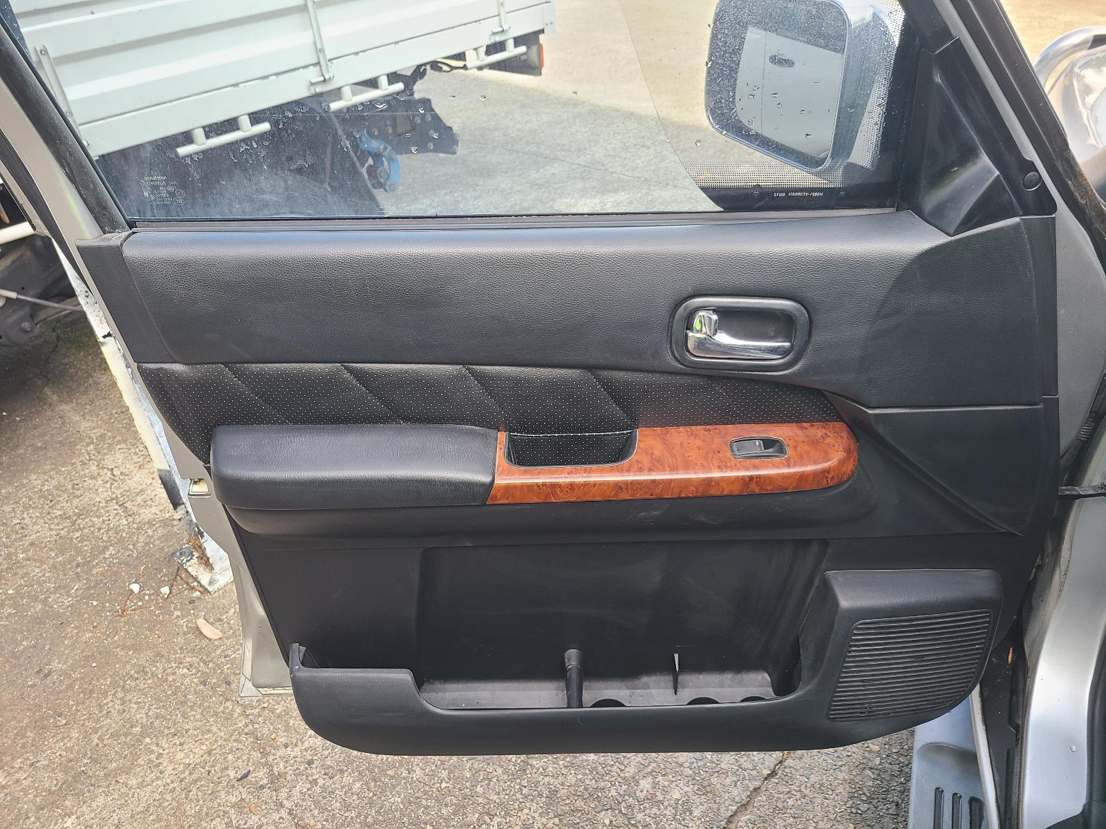 View Nissan Patrol 2011 4 Door Station Wagon