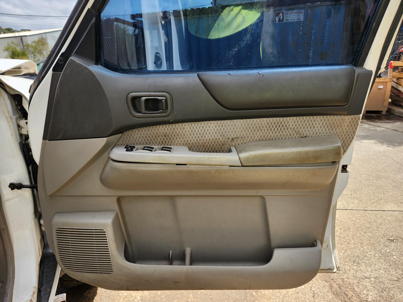 Nissan Patrol 2003 4 Door Station Wagon View Nissan Patrol 2003 4 Door Station Wagon