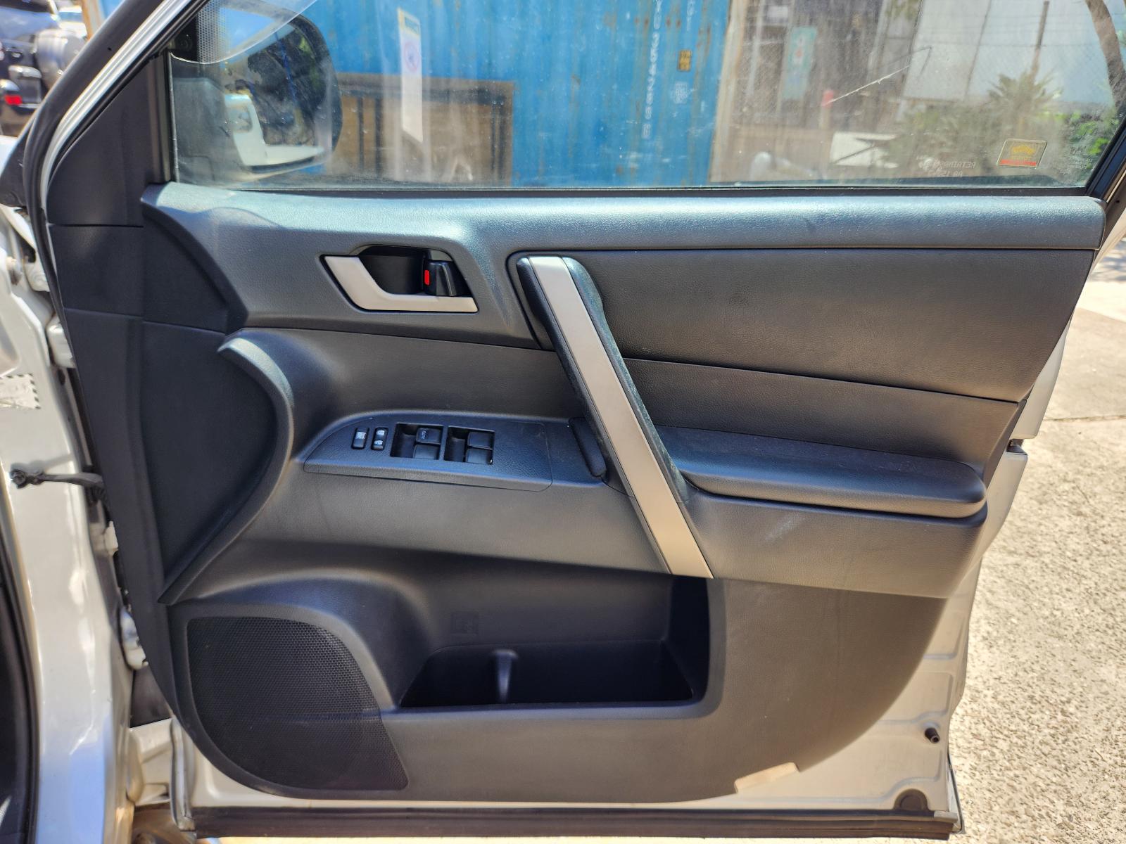 Toyota Kluger 2010 4 Door Station Wagon View Toyota Kluger 2010 4 Door Station Wagon