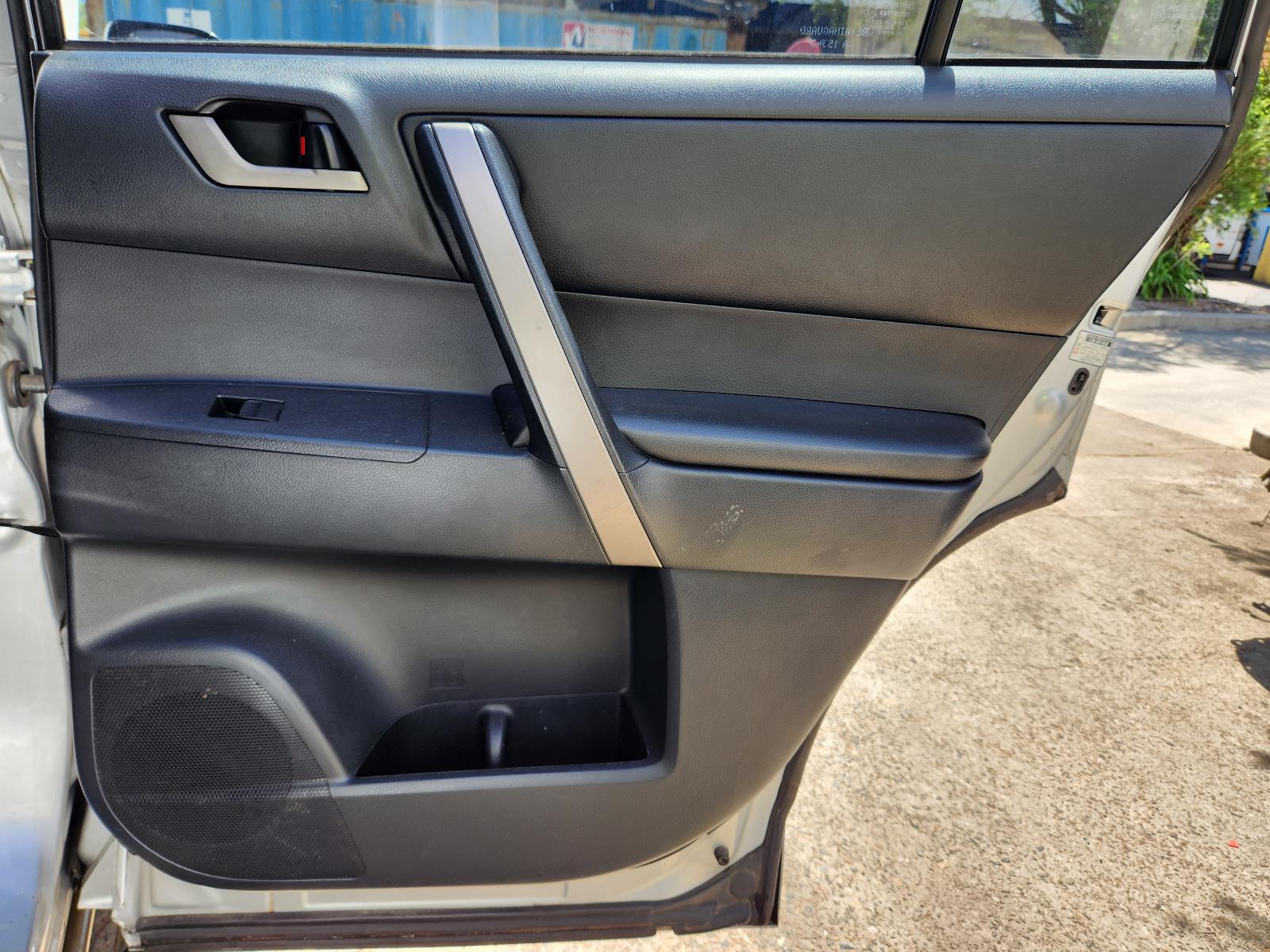 Toyota Kluger 2010 4 Door Station Wagon View Toyota Kluger 2010 4 Door Station Wagon