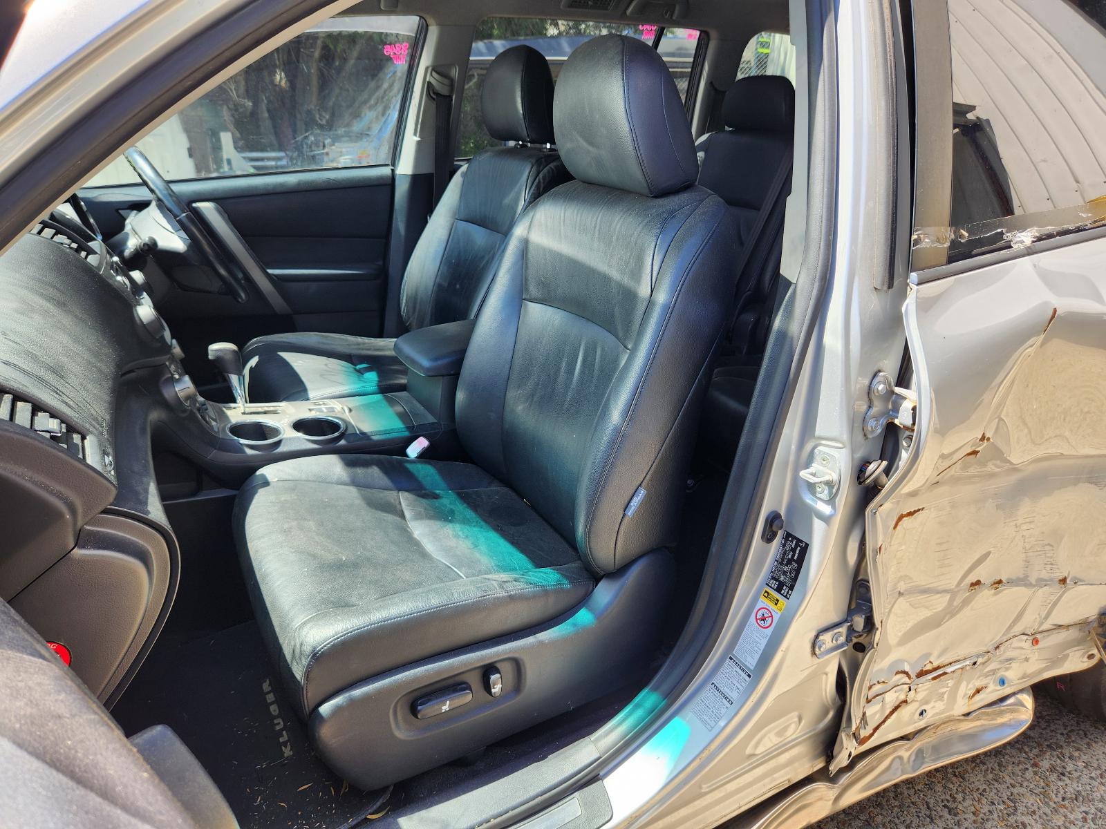 Toyota Kluger 2010 4 Door Station Wagon View Toyota Kluger 2010 4 Door Station Wagon