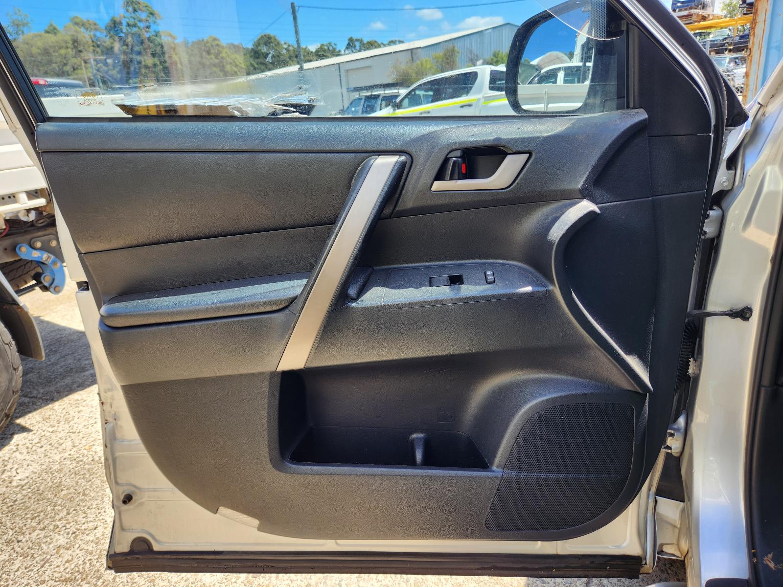 Toyota Kluger 2010 4 Door Station Wagon View Toyota Kluger 2010 4 Door Station Wagon