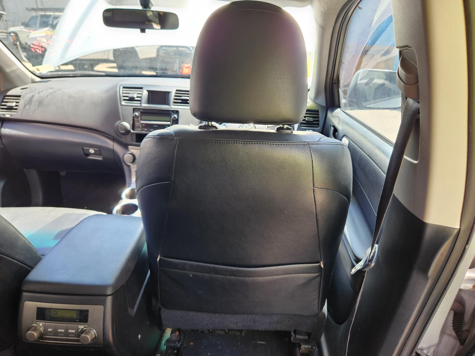 Toyota Kluger 2010 4 Door Station Wagon View Toyota Kluger 2010 4 Door Station Wagon