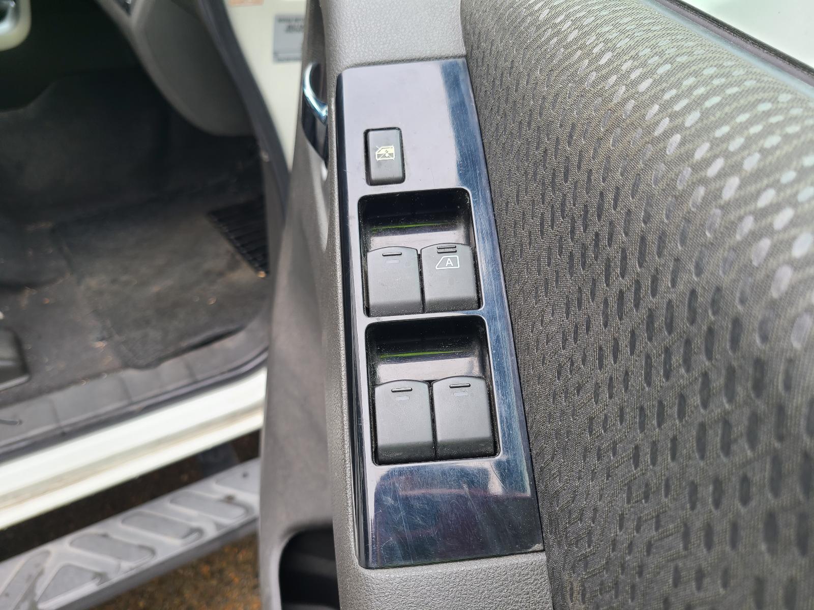 View Nissan Navara 2012 4 Door Utility