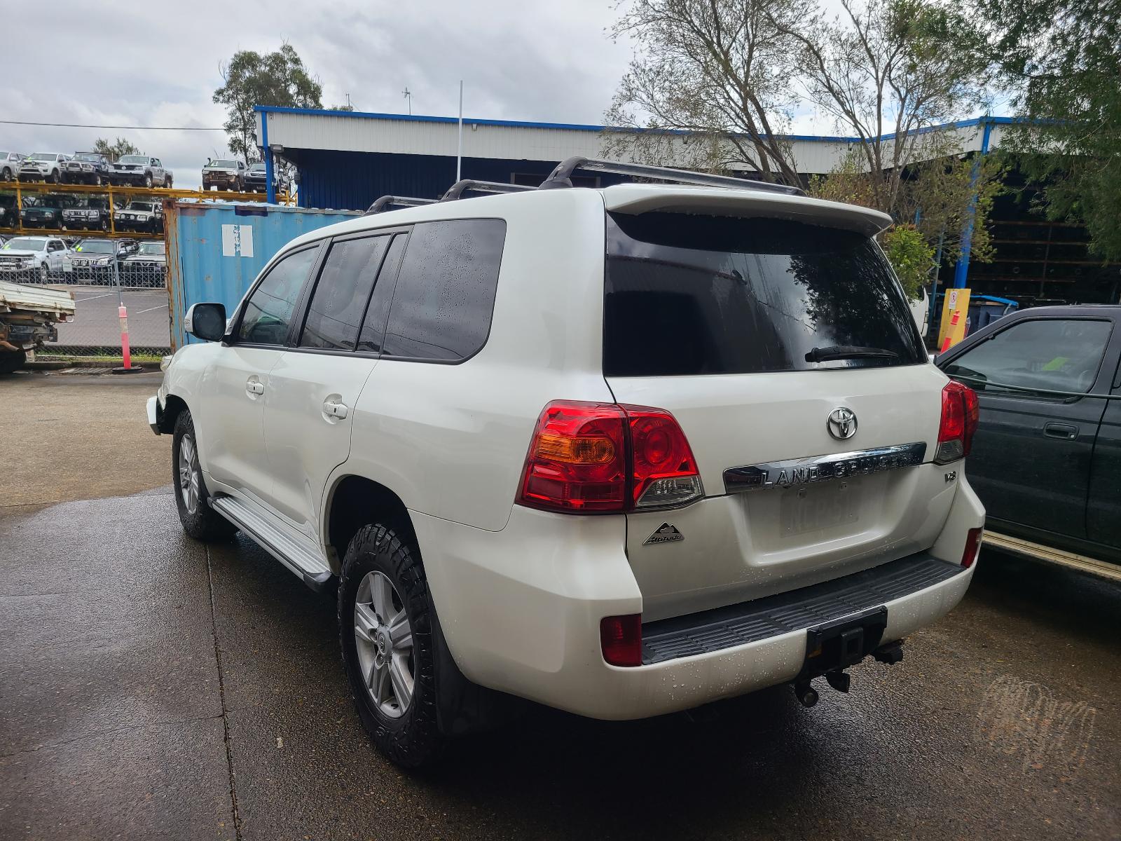 View Toyota Landcruiser 2013 4 Door Station Wagon