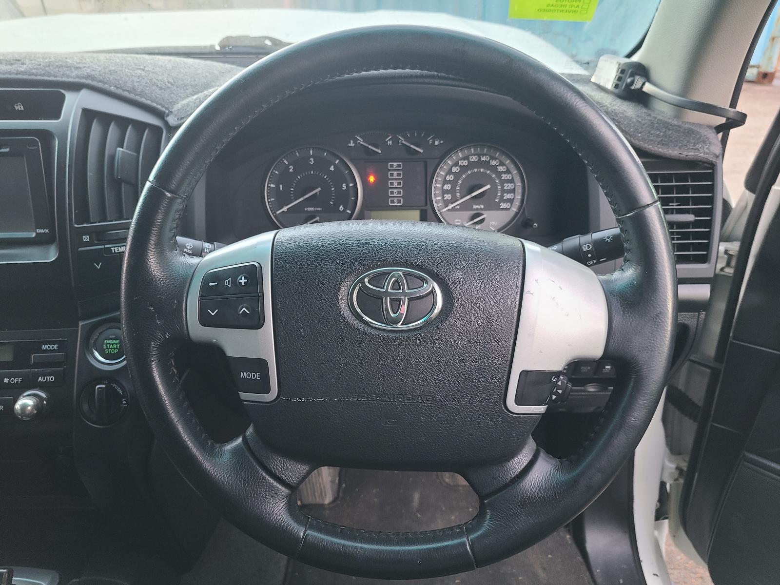 View Toyota Landcruiser 2013 4 Door Station Wagon