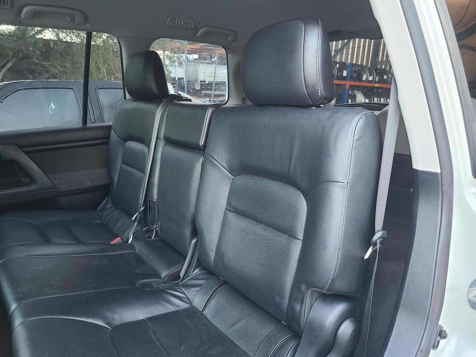 View Toyota Landcruiser 2013 4 Door Station Wagon