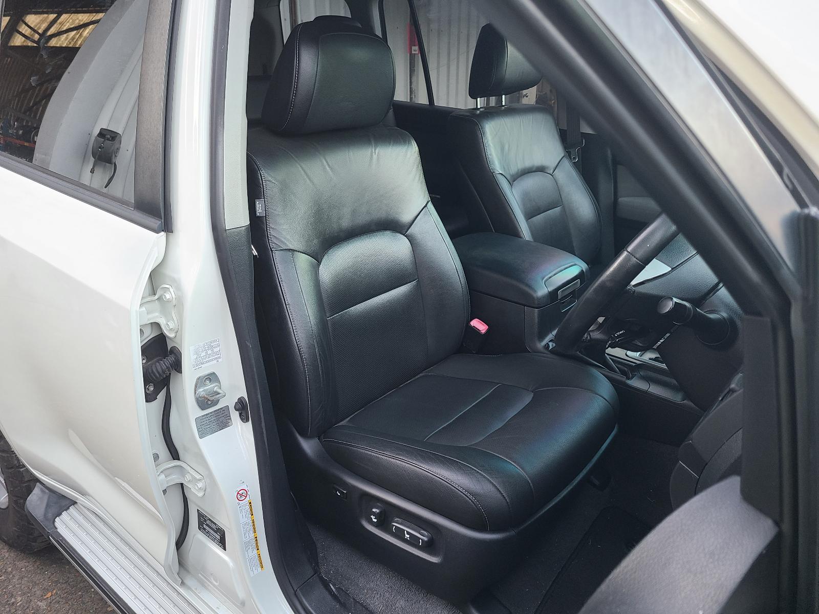 View Toyota Landcruiser 2013 4 Door Station Wagon