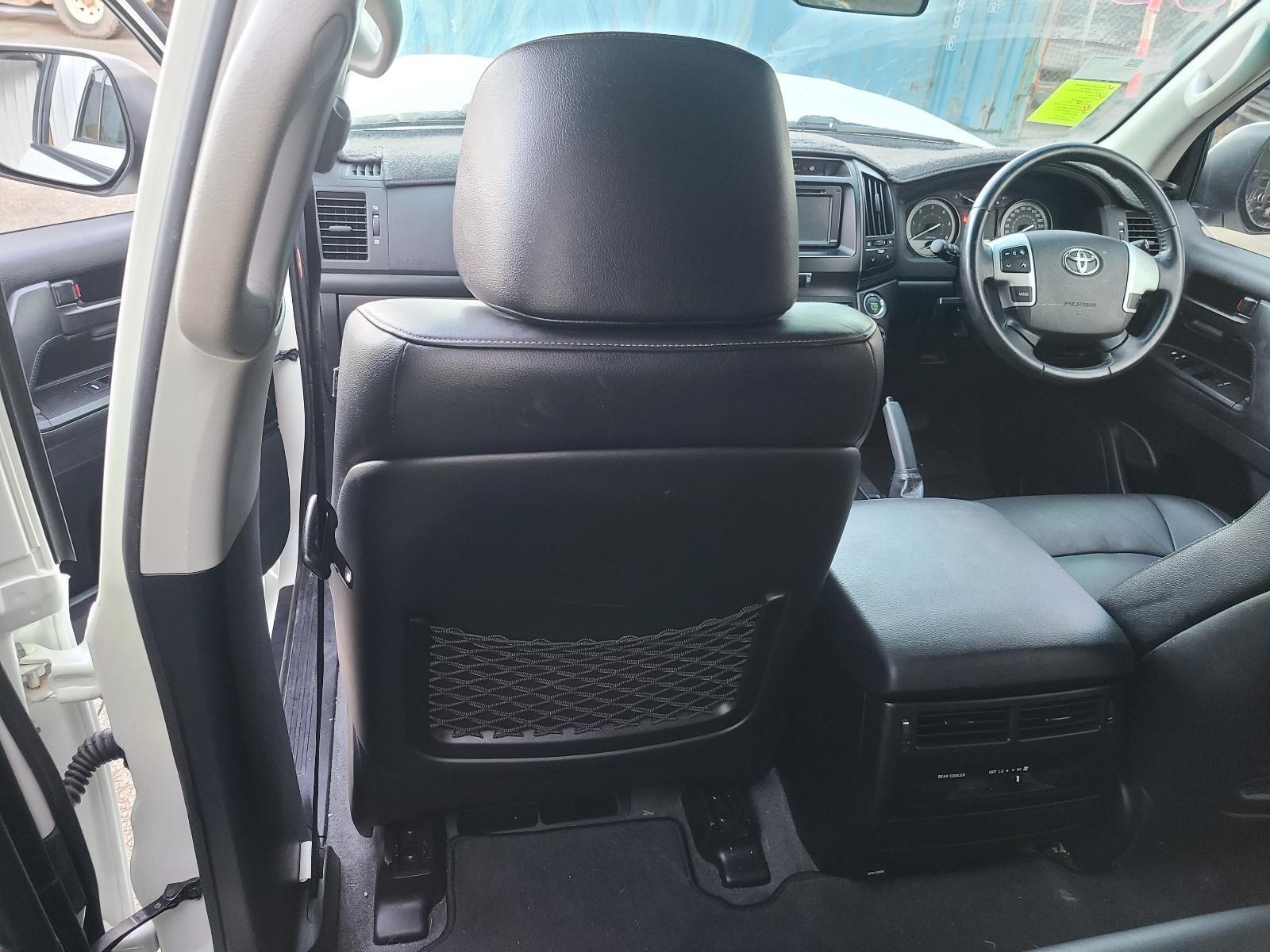 View Toyota Landcruiser 2013 4 Door Station Wagon
