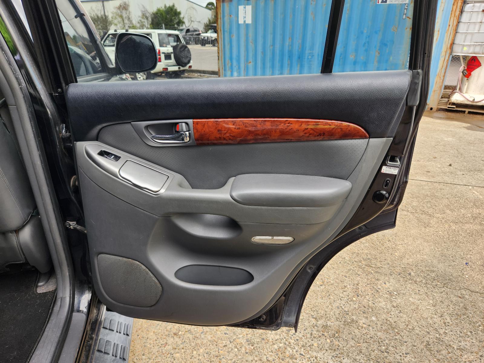 Toyota Prado 2006 4 Door Station Wagon View Toyota Prado 2006 4 Door Station Wagon