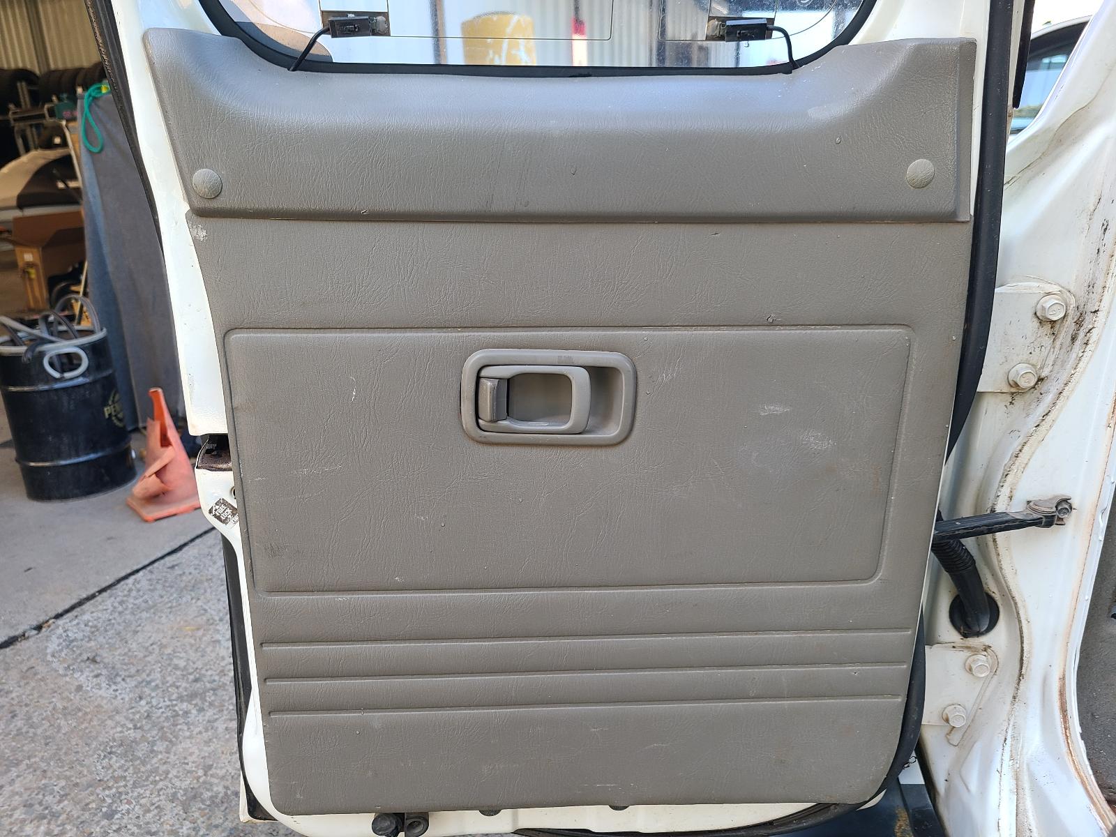 View Nissan Patrol 1999 4 Door Station Wagon
