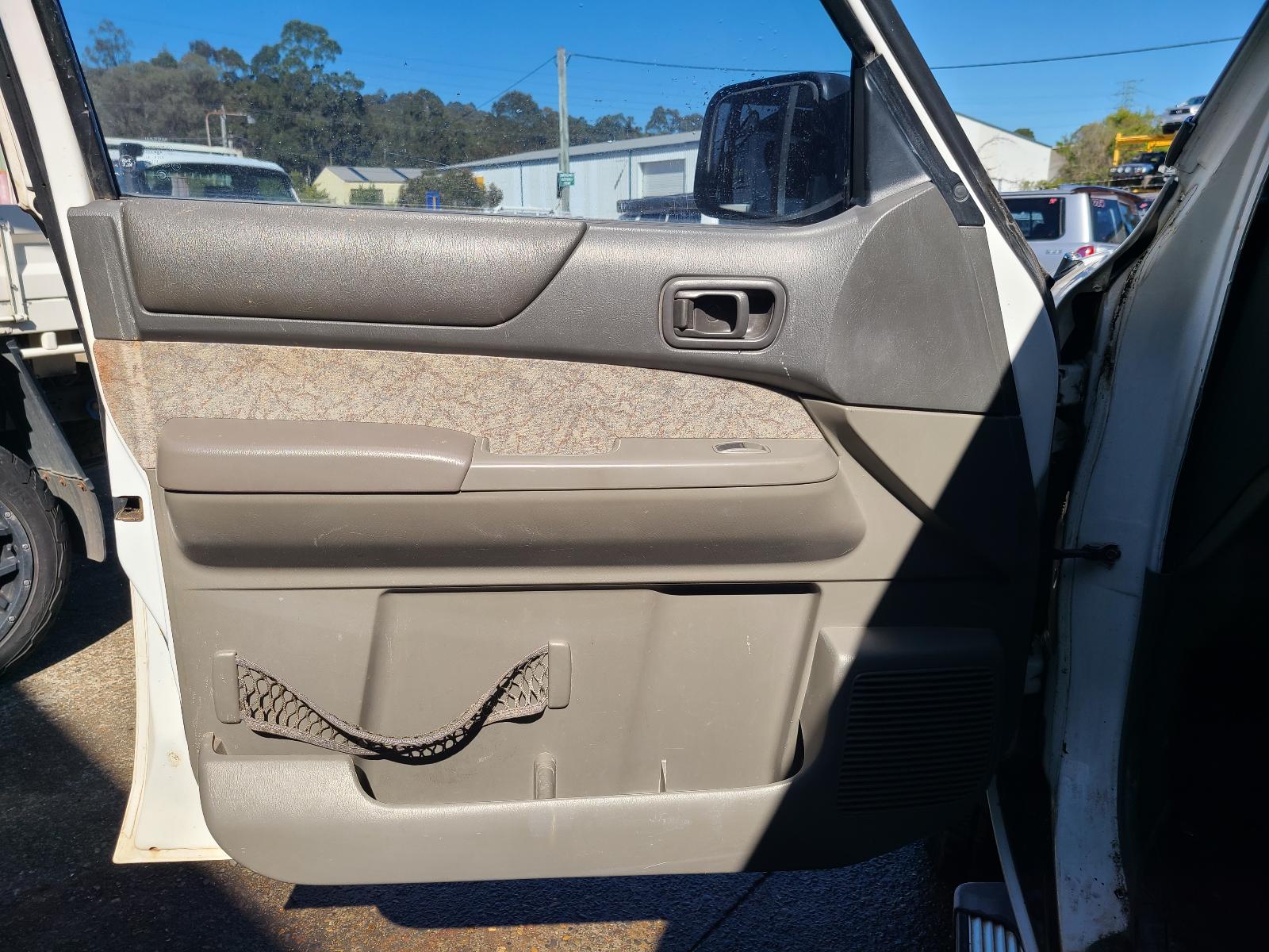 View Nissan Patrol 1999 4 Door Station Wagon