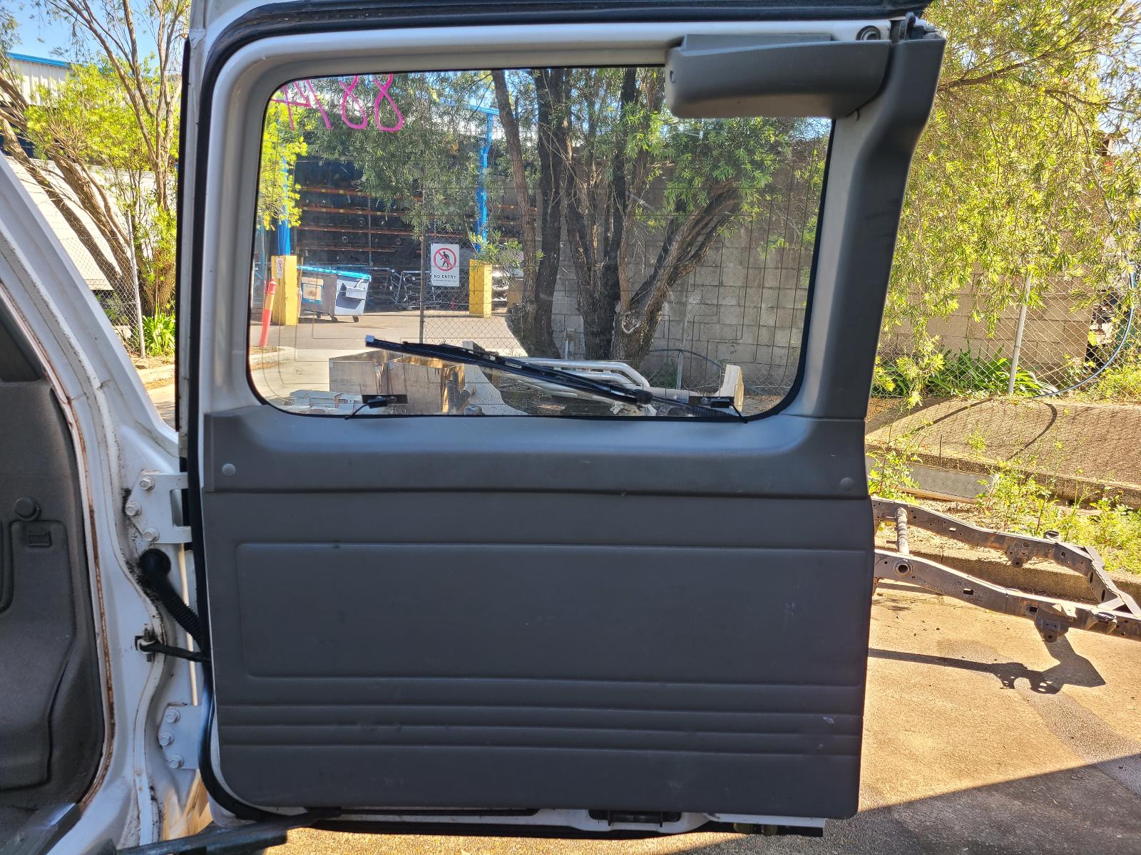 View Nissan Patrol 1999 4 Door Station Wagon