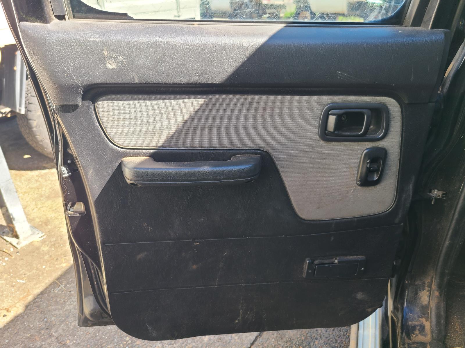 View Nissan Navara 2013 4 Door Utility