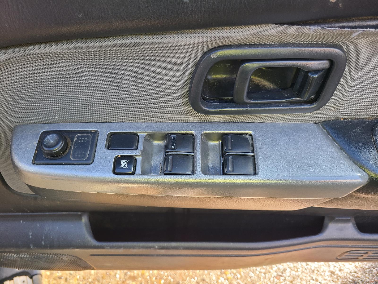 View Nissan Navara 2013 4 Door Utility