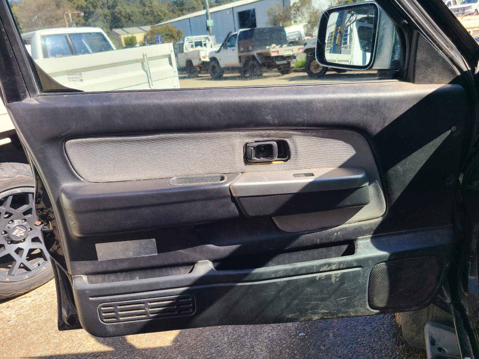 View Nissan Navara 2013 4 Door Utility