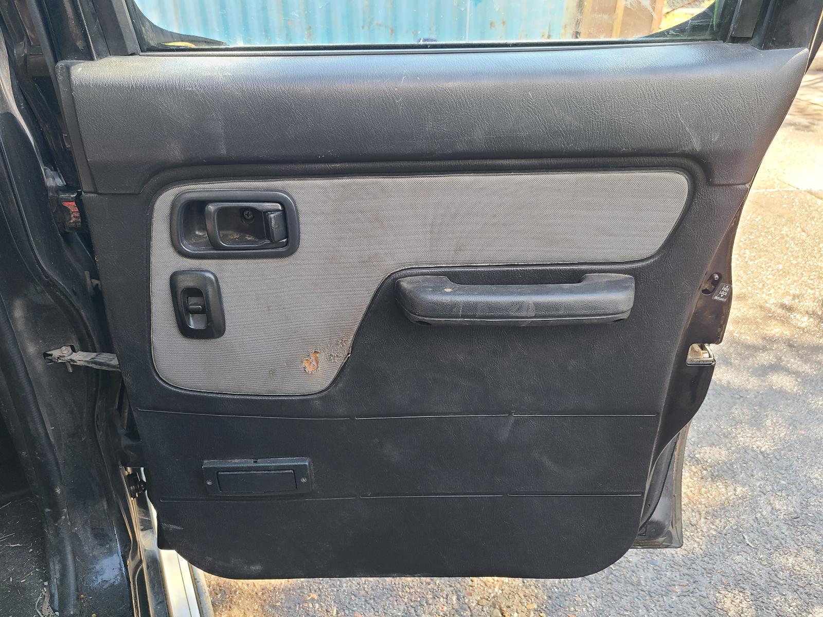 View Nissan Navara 2013 4 Door Utility