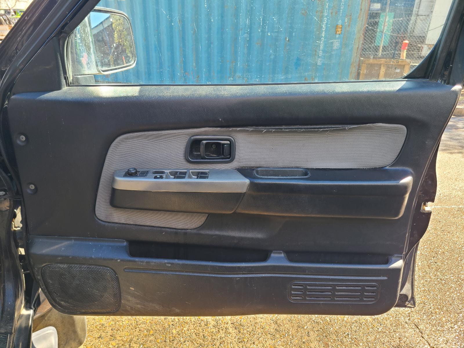 View Nissan Navara 2013 4 Door Utility