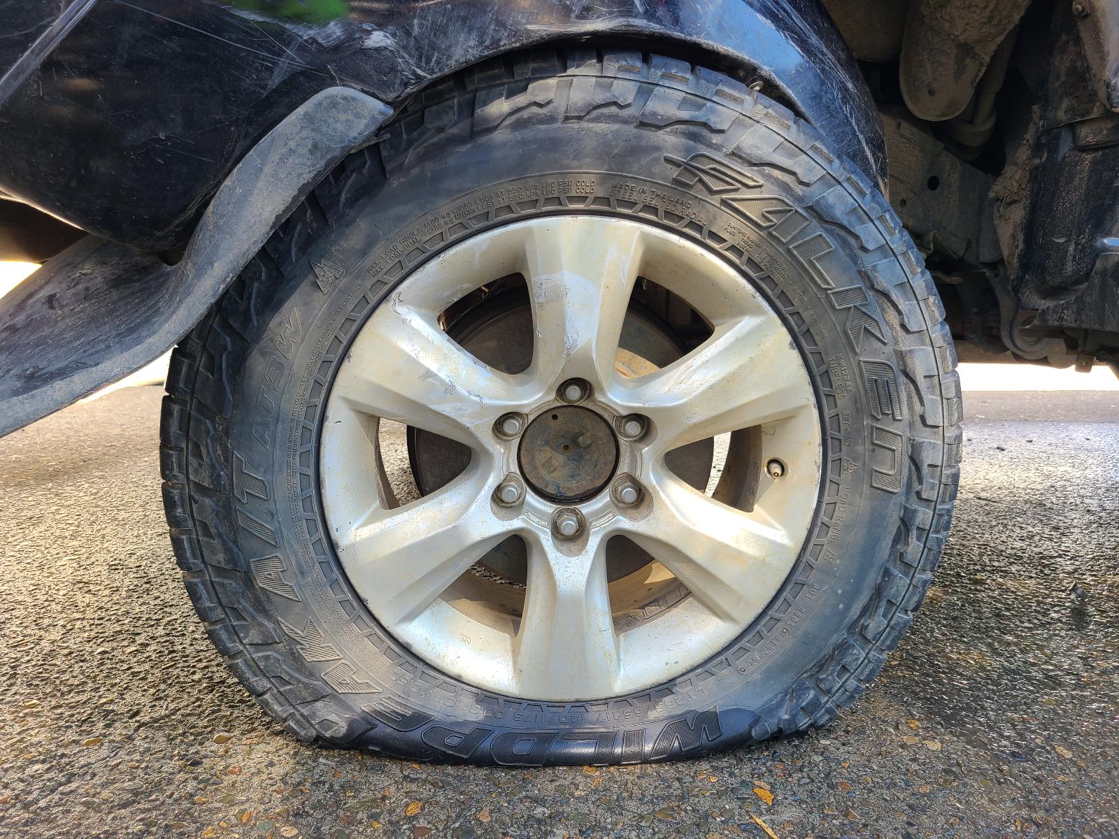 View Nissan Navara 2013 4 Door Utility