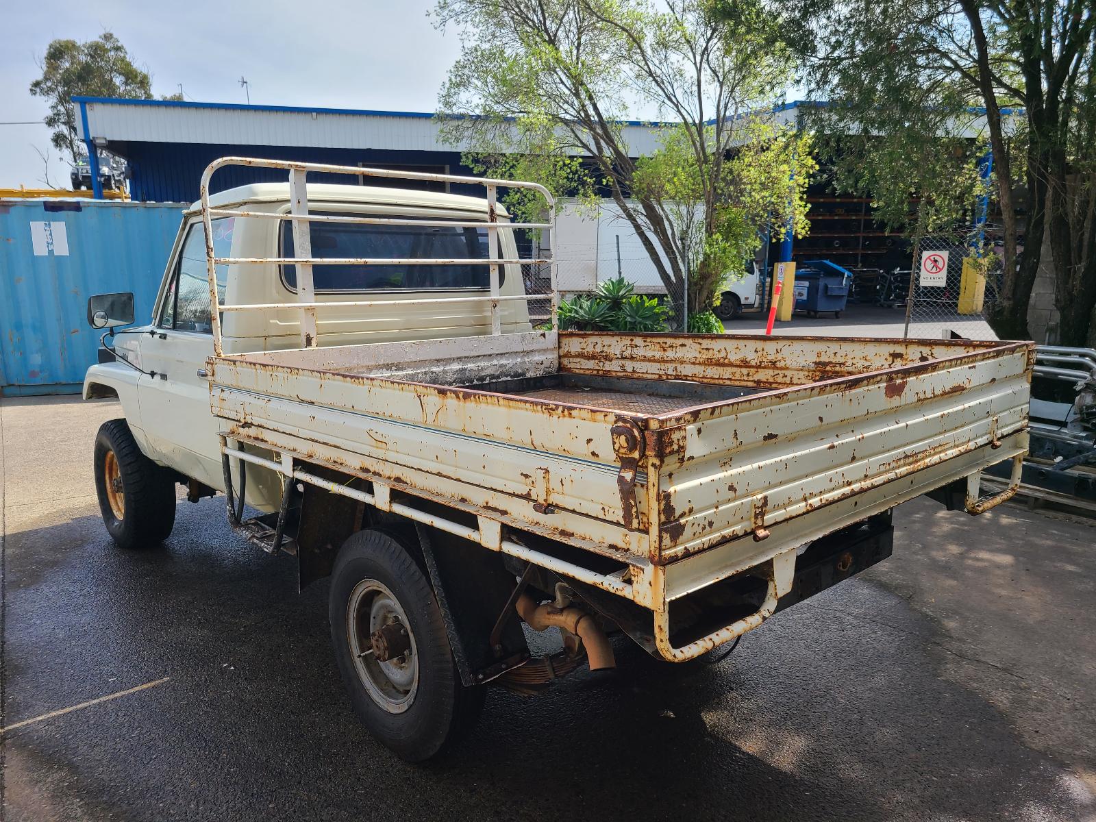 View Toyota Landcruiser 1985 2 Door Utility