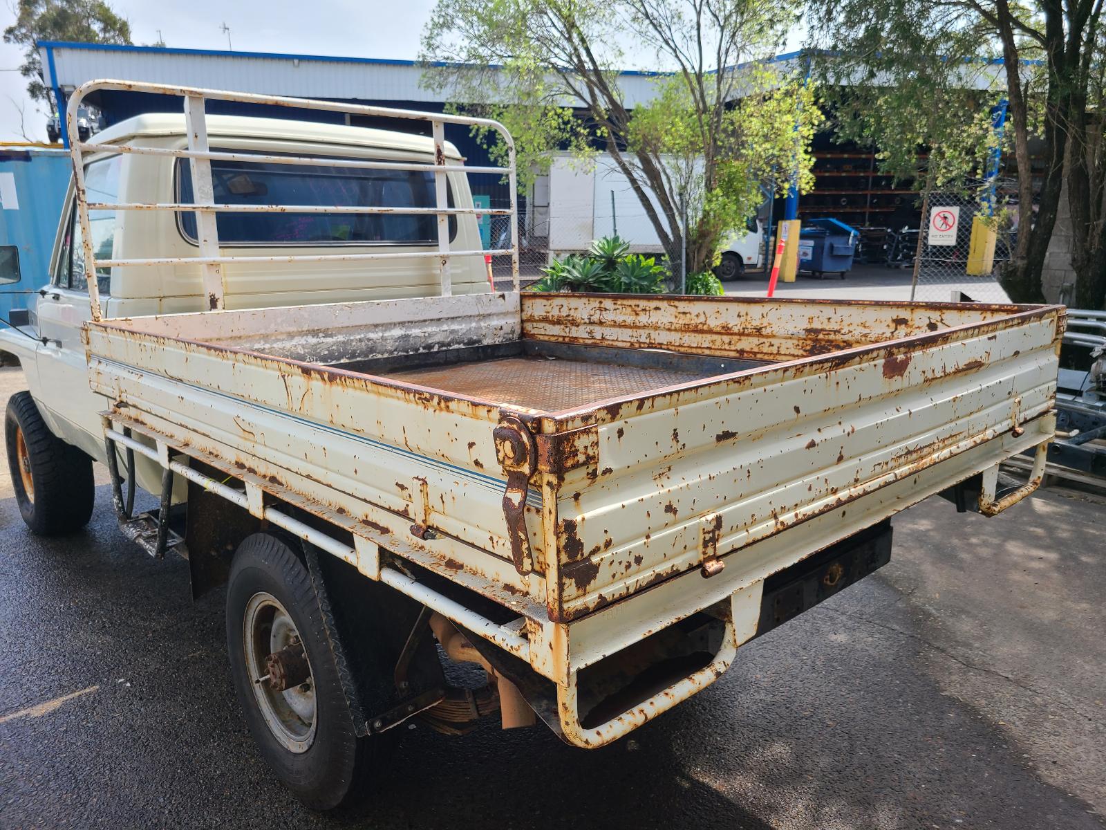 View Toyota Landcruiser 1985 2 Door Utility