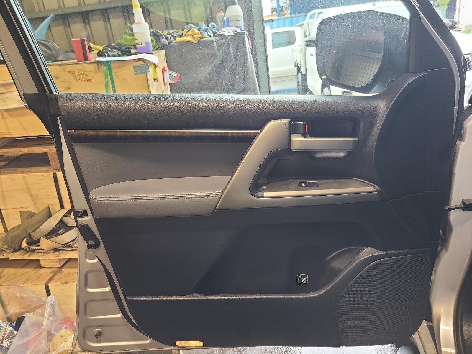 View Toyota Landcruiser 2011  