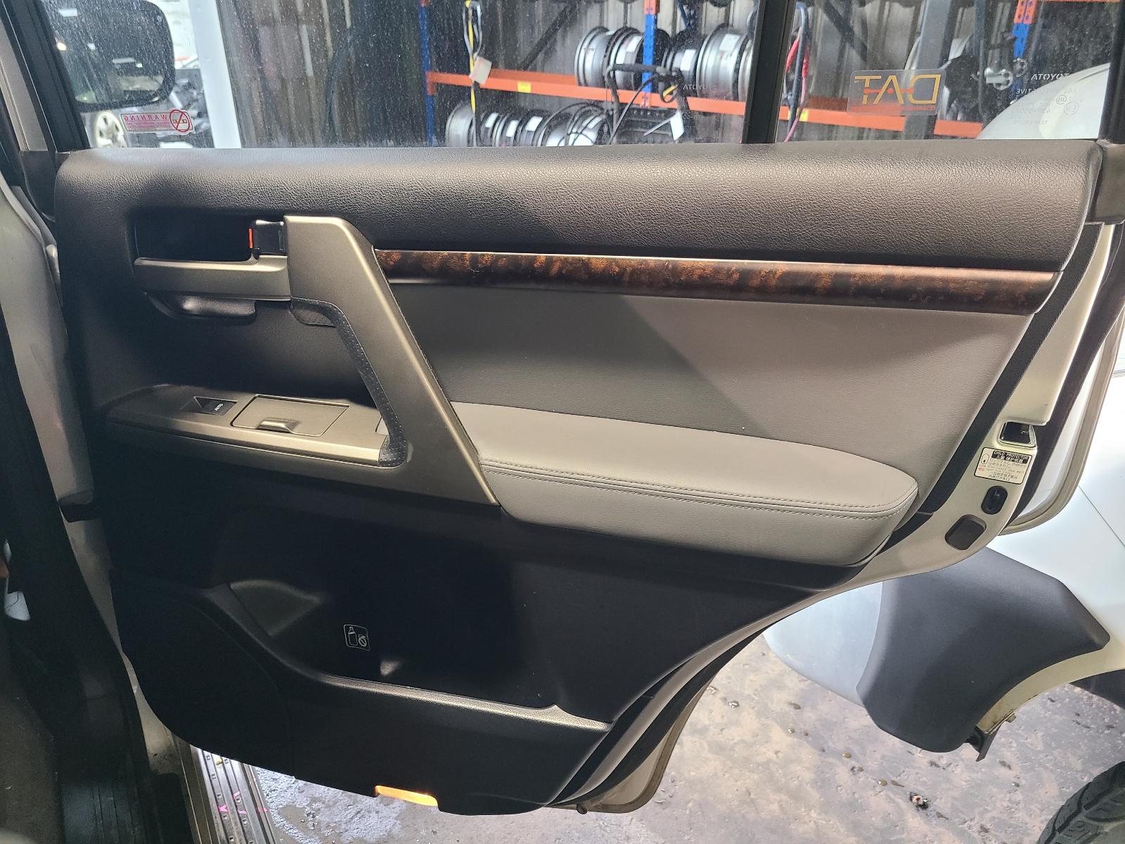 View Toyota Landcruiser 2011  