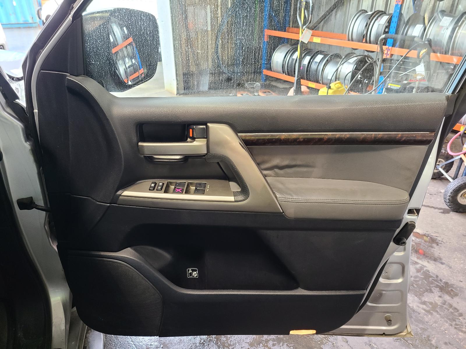 View Toyota Landcruiser 2011  